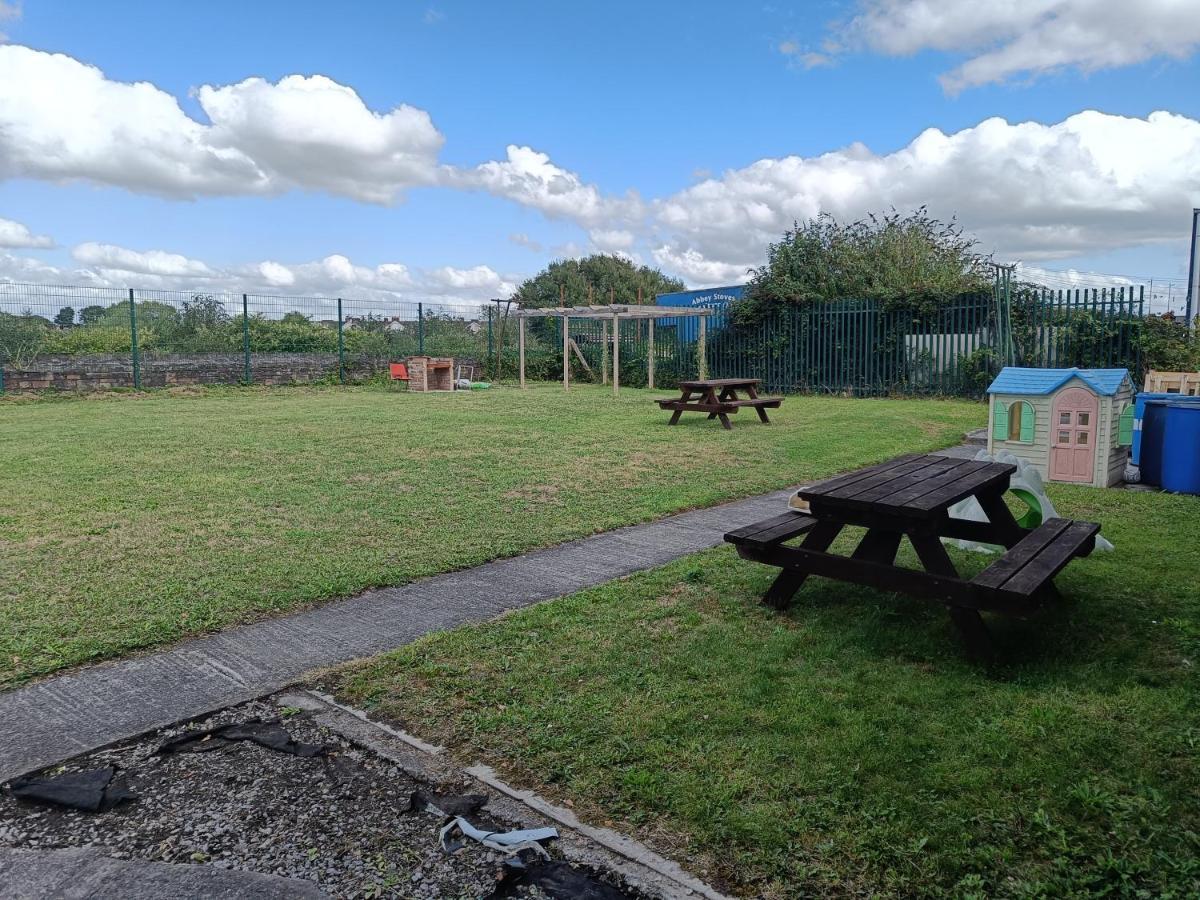 Y Doc At World Horizons Community Hub Hostel Llanelli Buitenkant foto